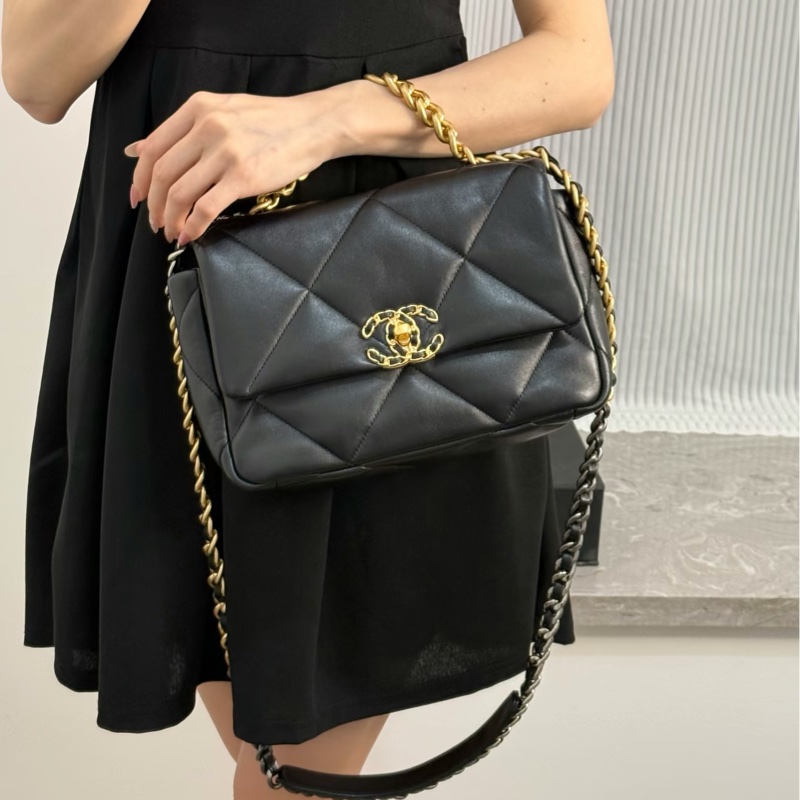 Chanel  19 Bag 菱格紋羊皮黑色金釦  金銀雙色鏈帶 小號 手提/肩背/斜背-20