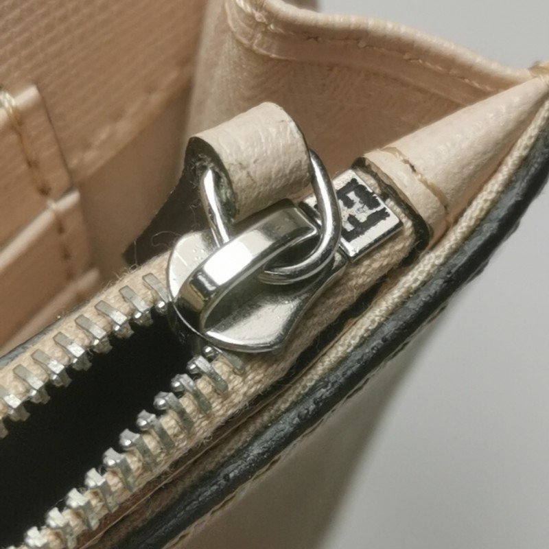 Fendi牛皮拼色金屬字母logo翻蓋手拿包-11