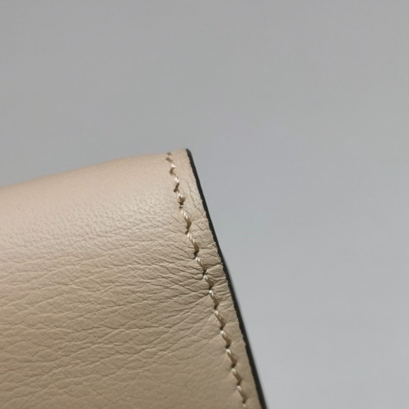 Fendi牛皮拼色金屬字母logo翻蓋手拿包-13