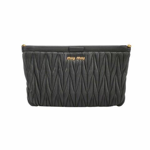 Miu Miu羊皮純色褶皺字母logo手拿包