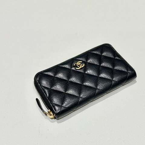 CHANEL - 黑色金釦牛皮ㄇ型拉鍊零錢中夾