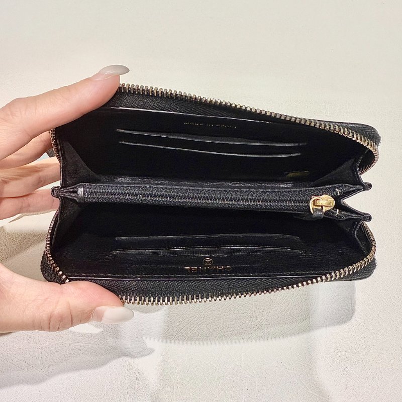 CHANEL - 黑色金釦牛皮ㄇ型拉鍊零錢中夾-2