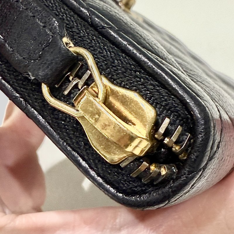 CHANEL - 黑色金釦牛皮ㄇ型拉鍊零錢中夾-10