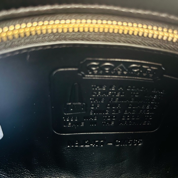 Coach swing zip 黑色保齡球包-8