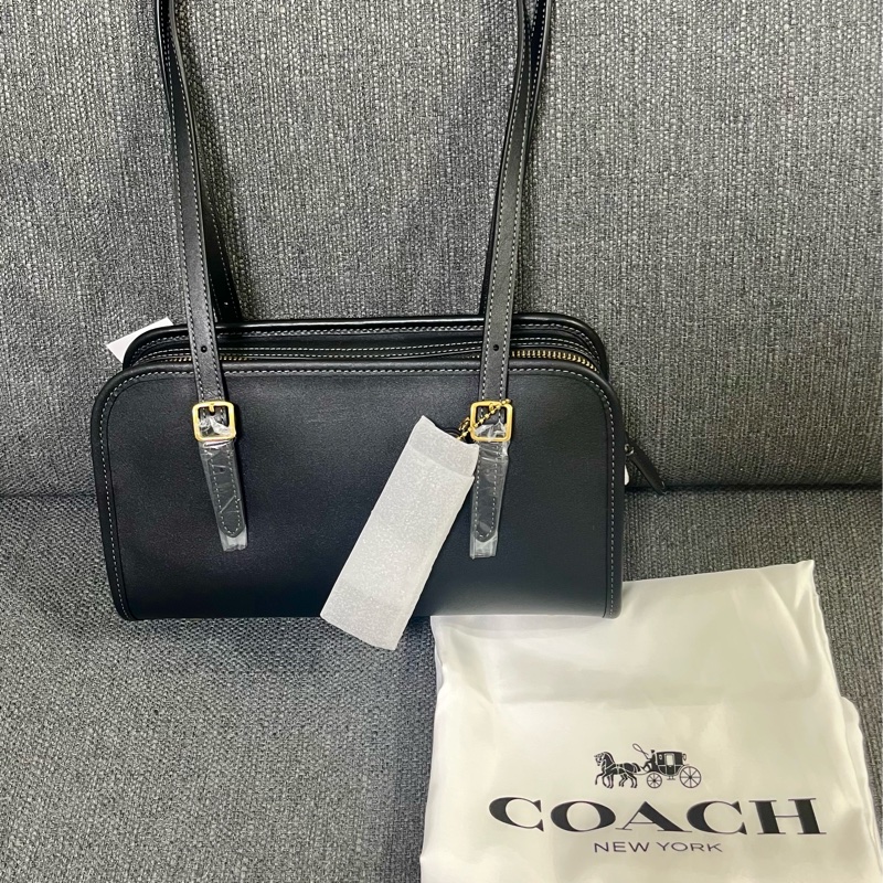 Coach swing zip 黑色保齡球包-2