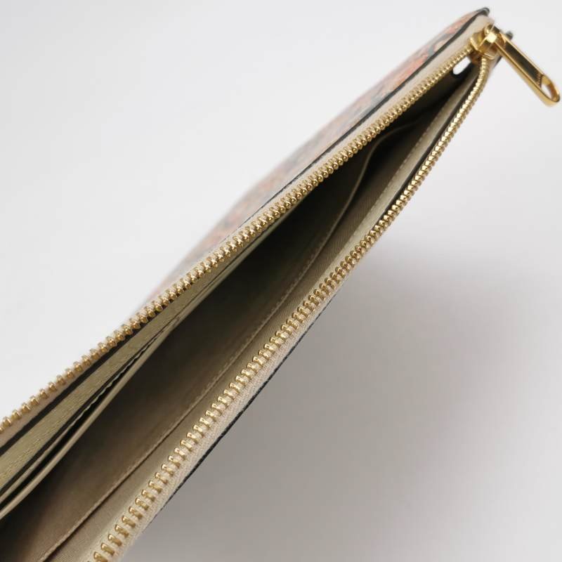 Gucci牛皮花卉滿印字母Logo拉鏈手拿包-5