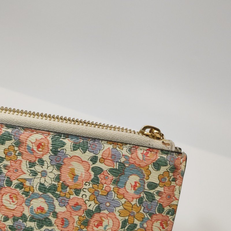 Gucci牛皮花卉滿印字母Logo拉鏈手拿包-13