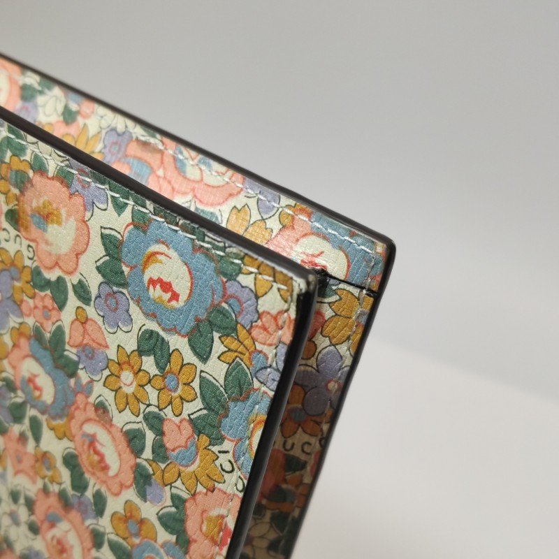 Gucci牛皮花卉滿印字母Logo拉鏈手拿包-14