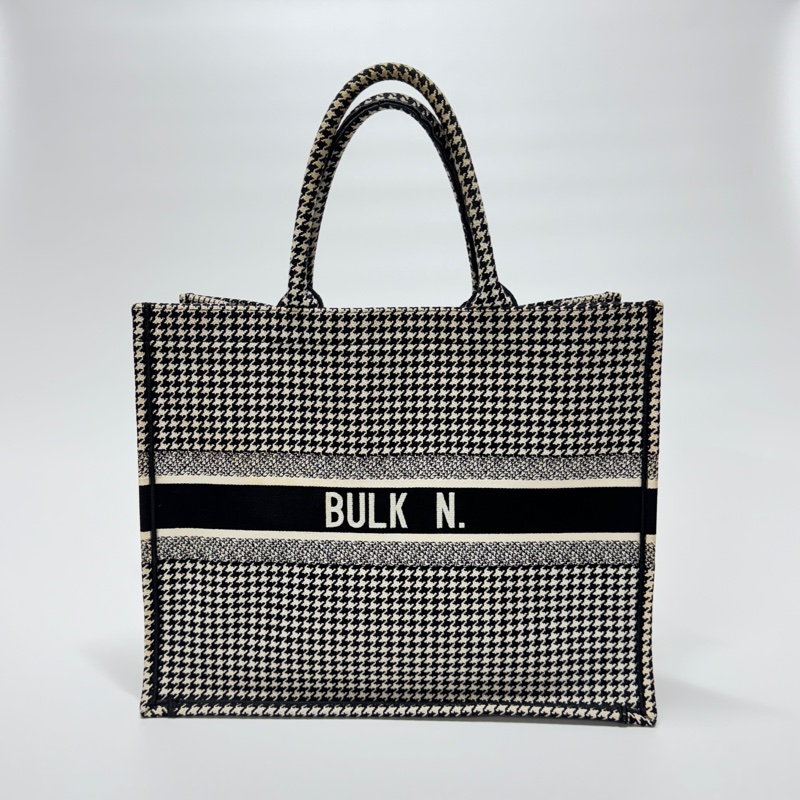 【明星同款⭐️】 Dior BookTote 千鳥格 經典元素 肩背托特包 專櫃11萬！-2