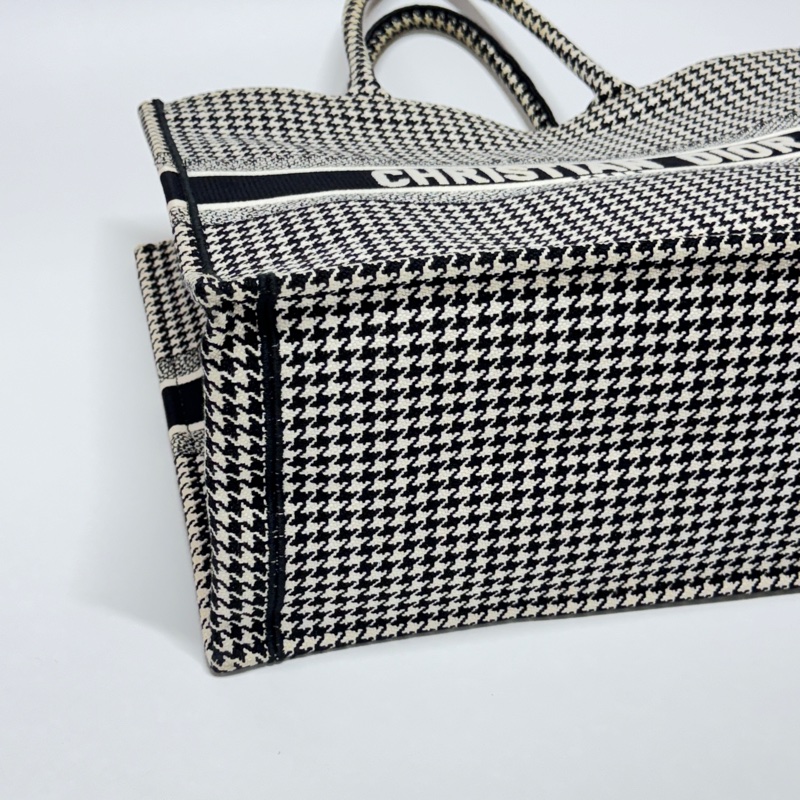 【明星同款⭐️】 Dior BookTote 千鳥格 經典元素 肩背托特包 專櫃11萬！-6