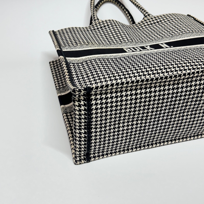 【明星同款⭐️】 Dior BookTote 千鳥格 經典元素 肩背托特包 專櫃11萬！-8