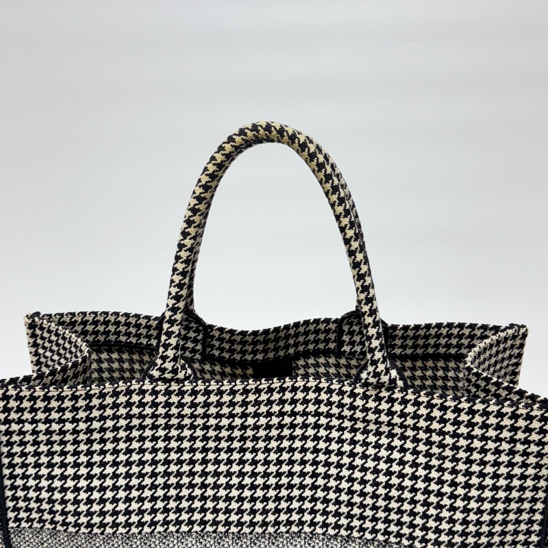 【明星同款⭐️】 Dior BookTote 千鳥格 經典元素 肩背托特包 專櫃11萬！-10