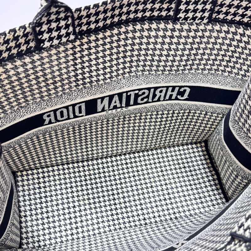 【明星同款⭐️】 Dior BookTote 千鳥格 經典元素 肩背托特包 專櫃11萬！-14
