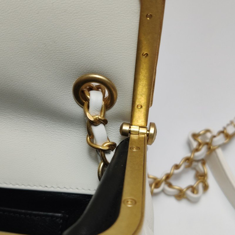 Chanel 羊皮純色菱格絎縫雙C標識字母logo斜挎包單肩包-10