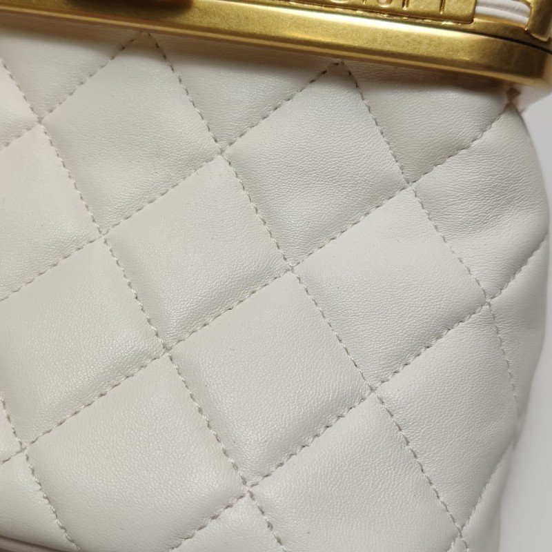 Chanel 羊皮純色菱格絎縫雙C標識字母logo斜挎包單肩包-14