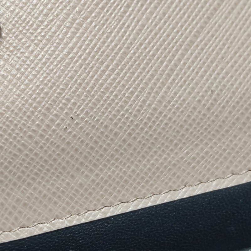 Prada牛皮純色字母Logo斜挎包單肩包-9