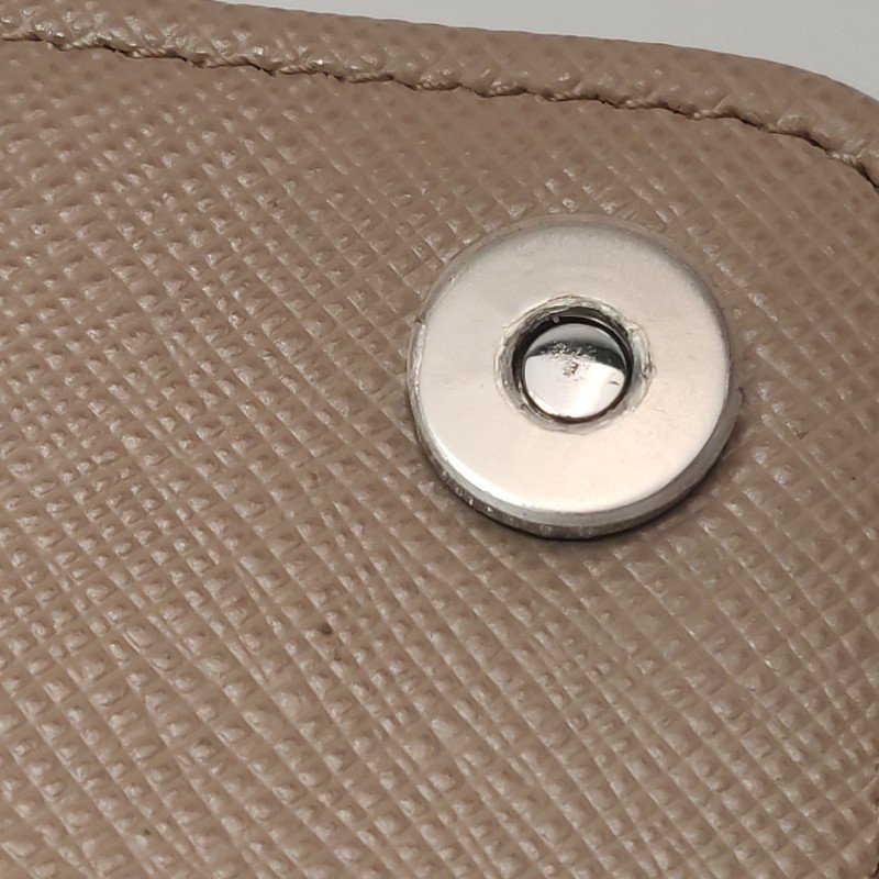 Prada牛皮純色字母Logo斜挎包單肩包-12