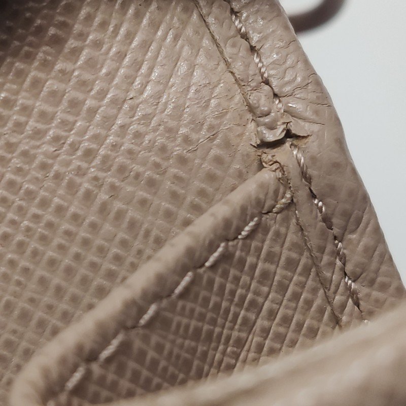 Prada牛皮純色字母Logo斜挎包單肩包-14