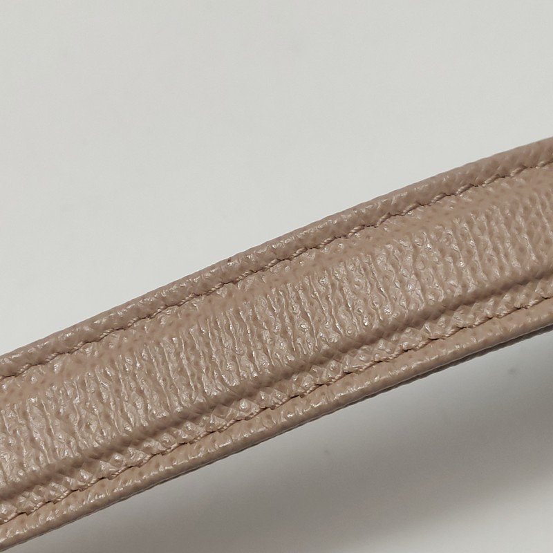 Prada牛皮純色字母Logo斜挎包單肩包-16