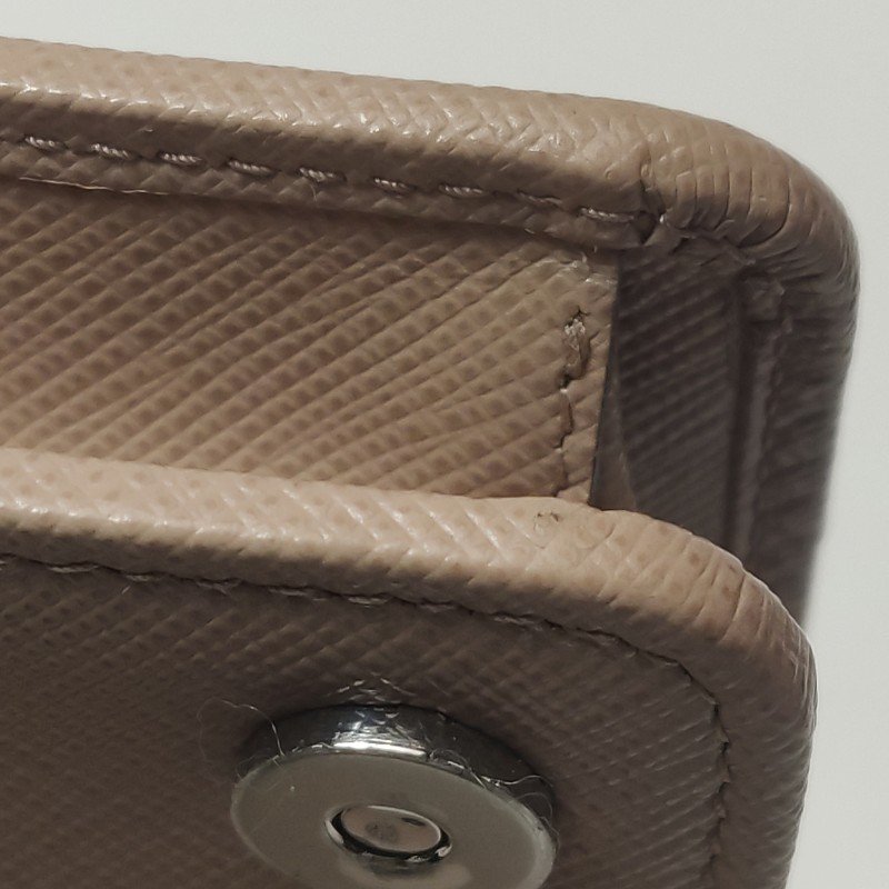 Prada牛皮純色字母Logo斜挎包單肩包-17