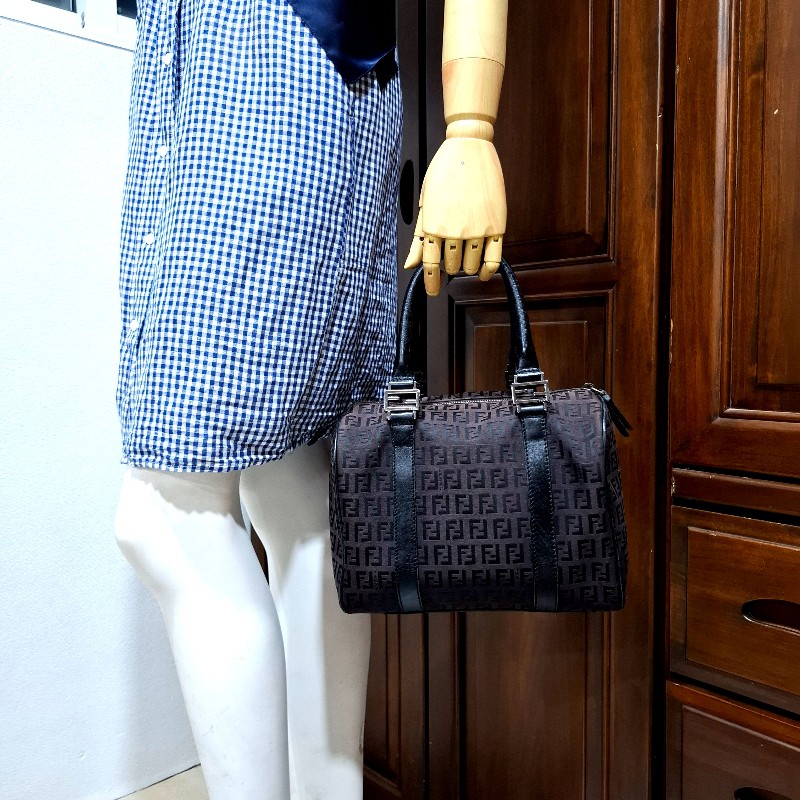 FENDI 黑色老花圖案烏木色緹花布波士頓包-10