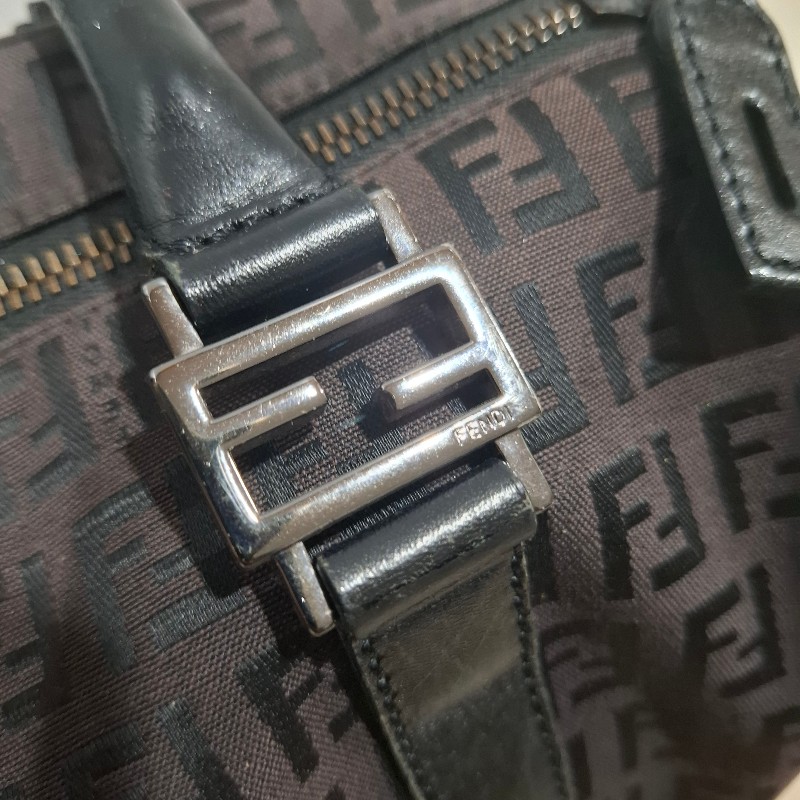 FENDI 黑色老花圖案烏木色緹花布波士頓包-19