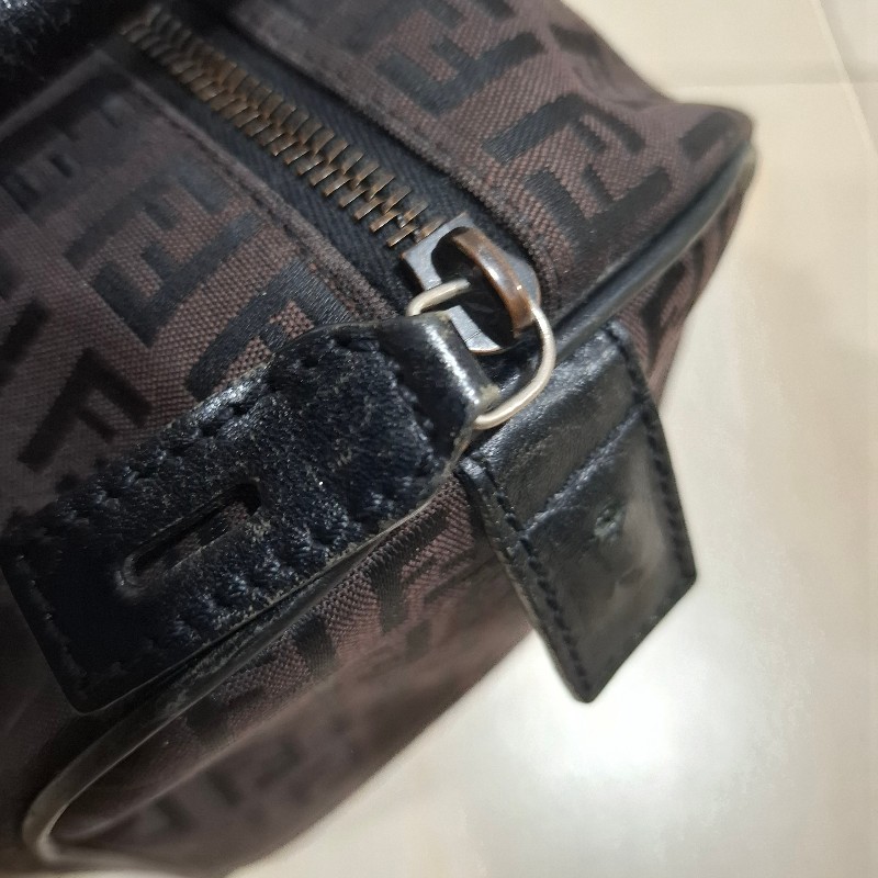 FENDI 黑色老花圖案烏木色緹花布波士頓包-21