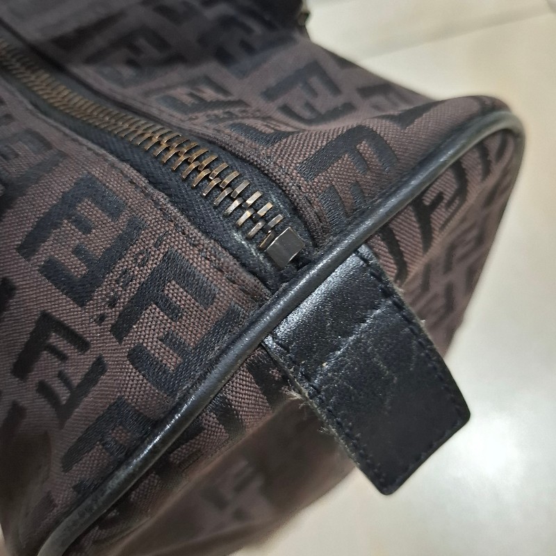 FENDI 黑色老花圖案烏木色緹花布波士頓包-22