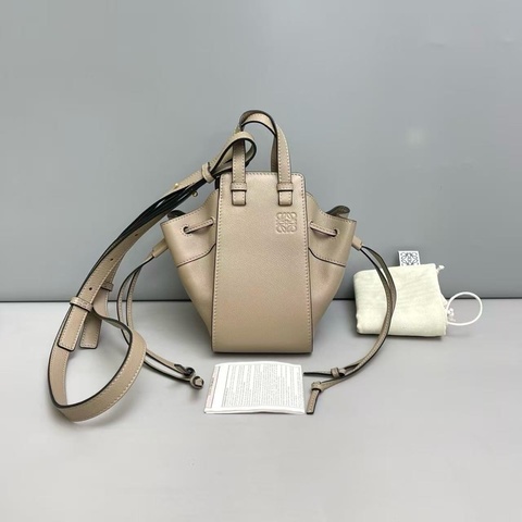 🌷有票據！Loewe 羅意威 Hammock 吊床包 荔枝紋 卡其 秘密迷你