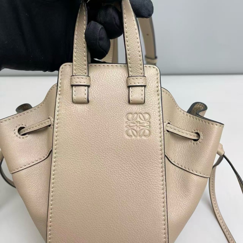 🌷有票據！Loewe 羅意威 Hammock 吊床包 荔枝紋 卡其 秘密迷你-5