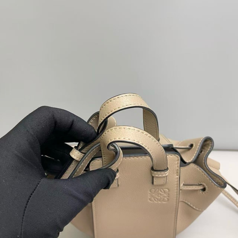 🌷有票據！Loewe 羅意威 Hammock 吊床包 荔枝紋 卡其 秘密迷你-6