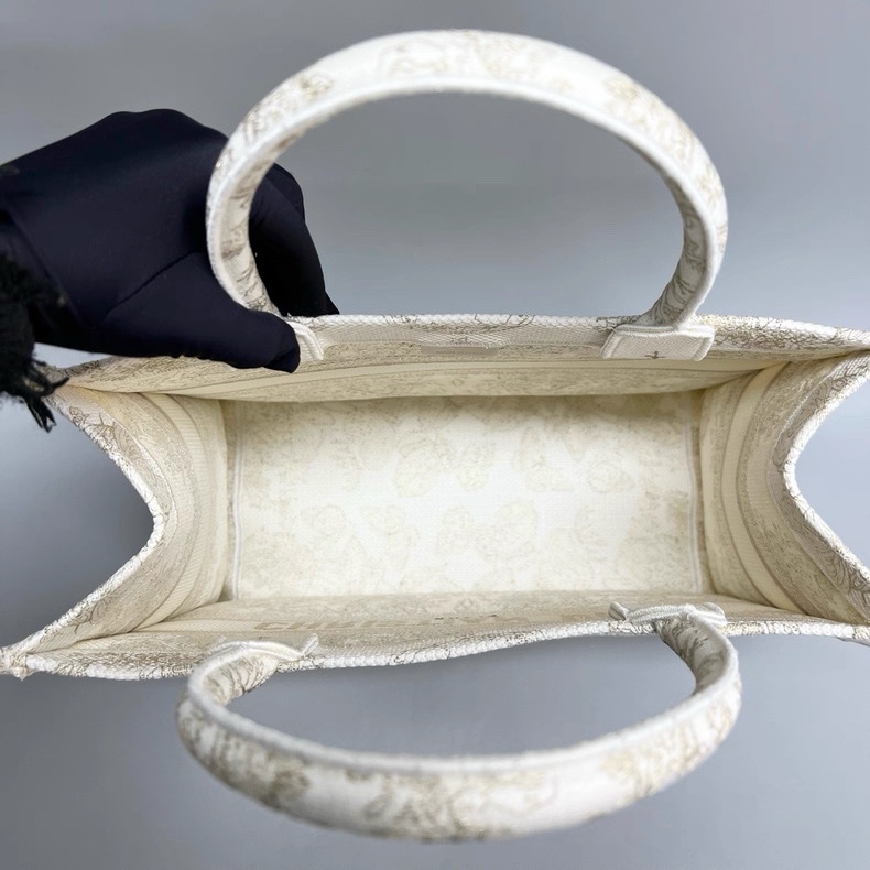 🌷聖誕限定款！Dior迪奧 聖誕限定刺繡金線 托特包 中號-1