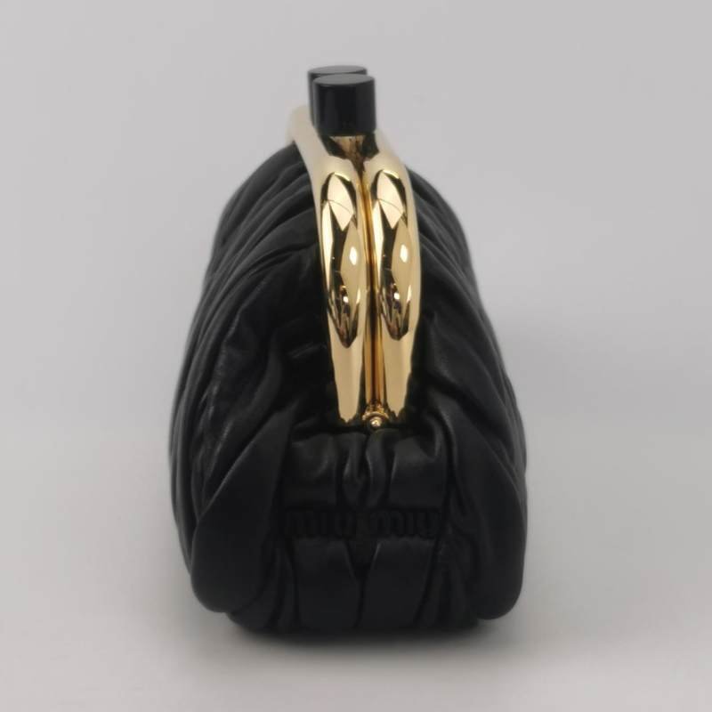 Miu Miu Belle羊皮純色絎縫斜挎包單肩包-3