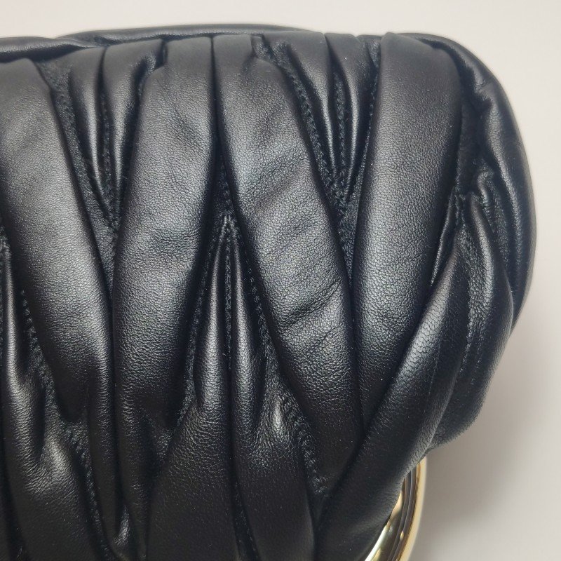 Miu Miu Belle羊皮純色絎縫斜挎包單肩包-12