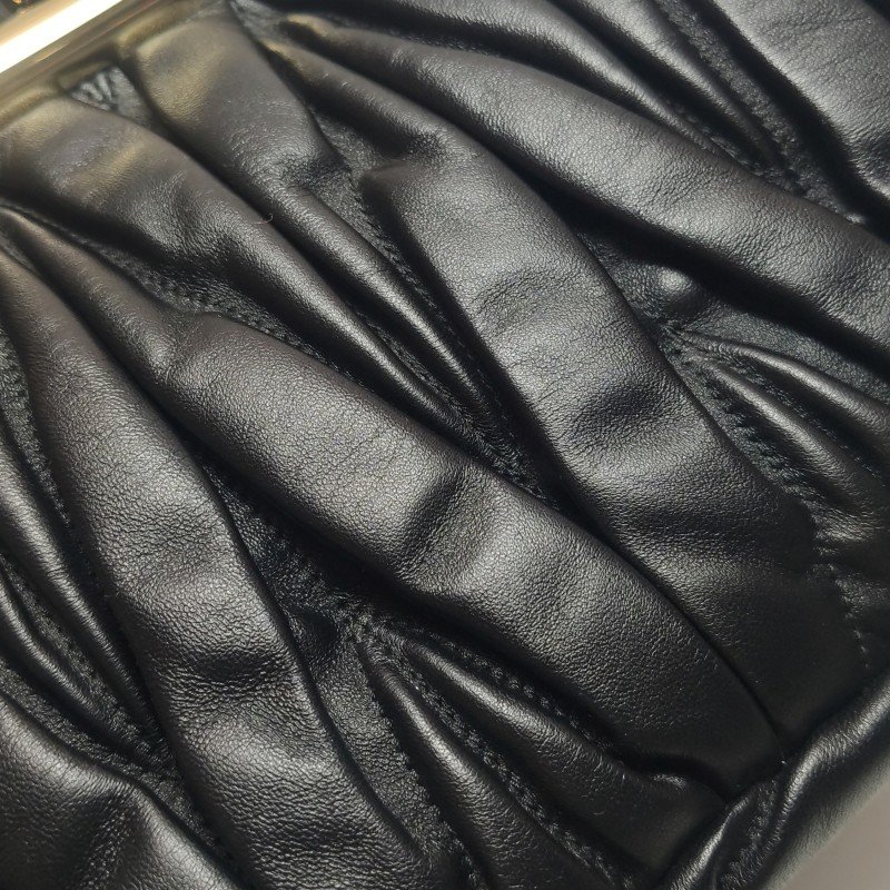 Miu Miu Belle羊皮純色絎縫斜挎包單肩包-14