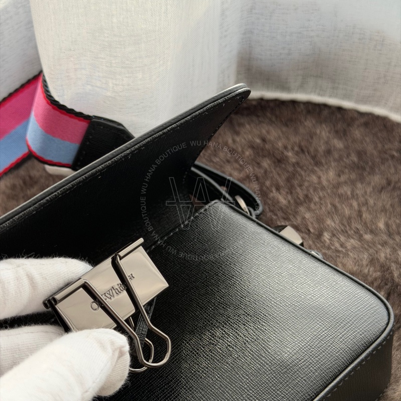 （特別優惠）🤍off-white黑白斜條紋鐵灰夾扣小包 /off-white側背包/off-white迷你包/off-white相機包（黑白）🤍無花果精品-9