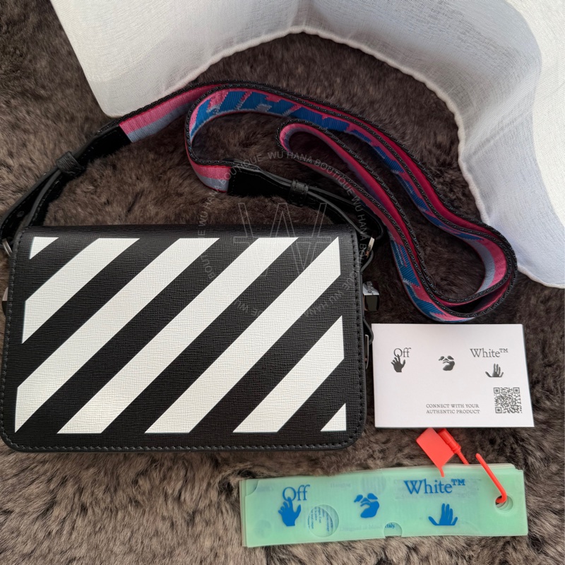 （特別優惠）🤍off-white黑白斜條紋鐵灰夾扣小包 /off-white側背包/off-white迷你包/off-white相機包（黑白）🤍無花果精品-10