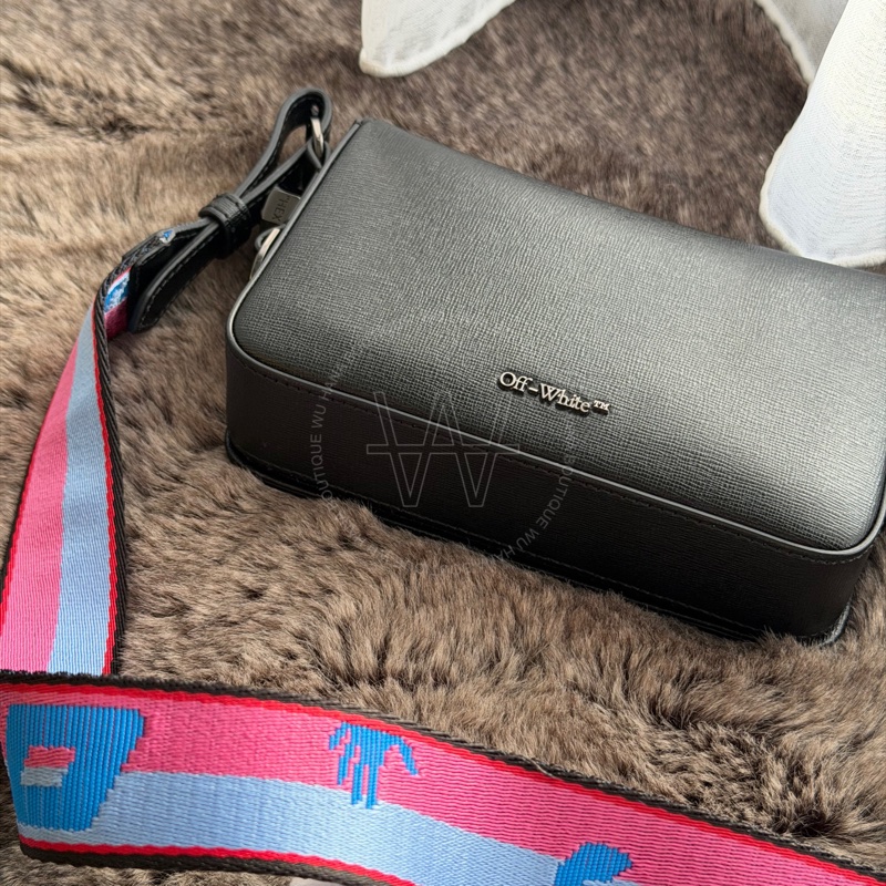 （特別優惠）🤍off-white黑白斜條紋鐵灰夾扣小包 /off-white側背包/off-white迷你包/off-white相機包（黑白）🤍無花果精品-11
