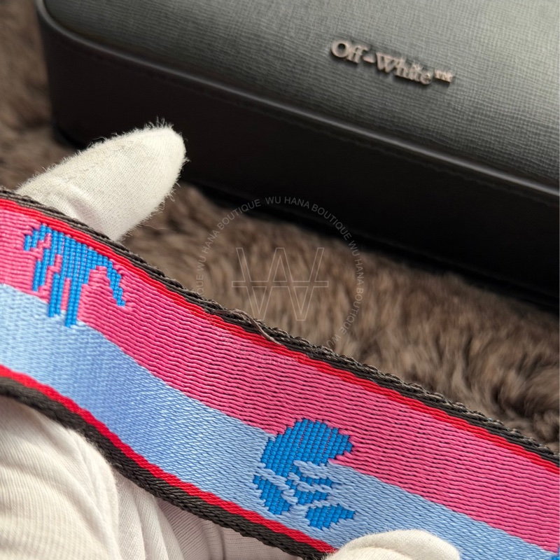 （特別優惠）🤍off-white黑白斜條紋鐵灰夾扣小包 /off-white側背包/off-white迷你包/off-white相機包（黑白）🤍無花果精品-12