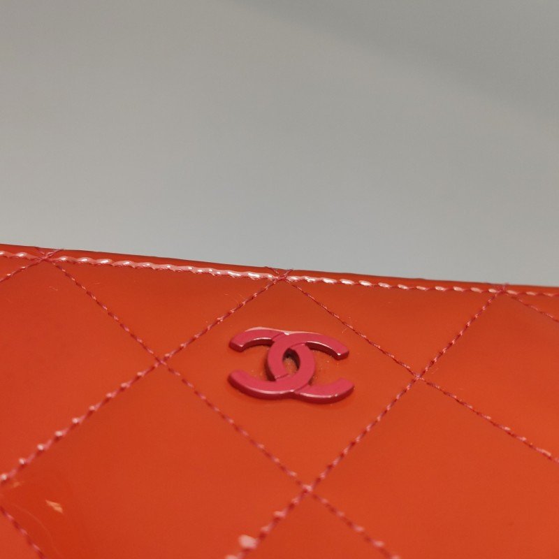 Chanel 漆皮純色絎縫雙C logo錢包-11