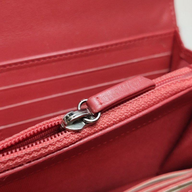 Chanel 漆皮純色絎縫雙C logo錢包-12