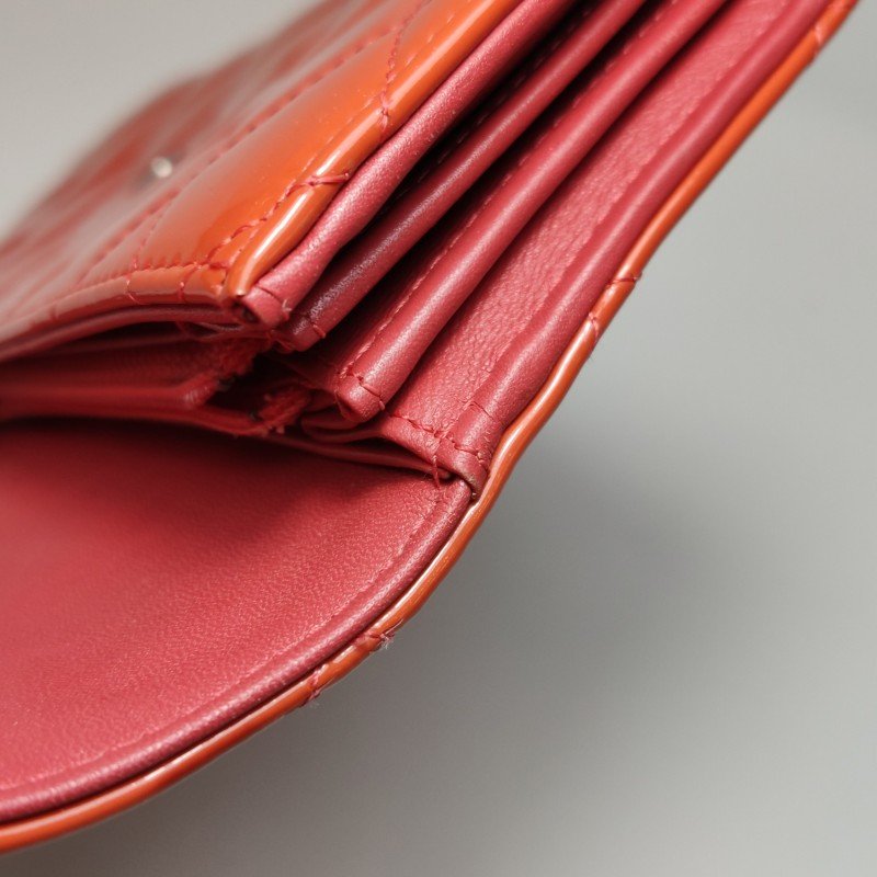 Chanel 漆皮純色絎縫雙C logo錢包-16