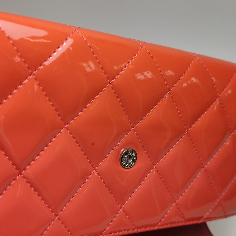 Chanel 漆皮純色絎縫雙C logo錢包-17