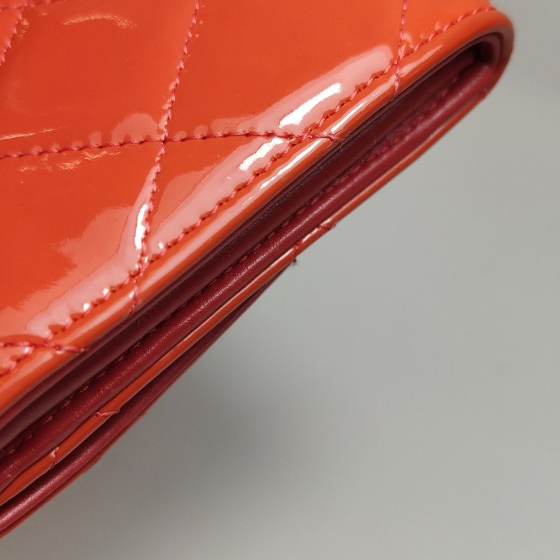 Chanel 漆皮純色絎縫雙C logo錢包-21