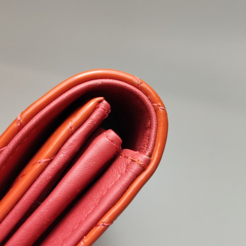 Chanel 漆皮純色絎縫雙C logo錢包-22