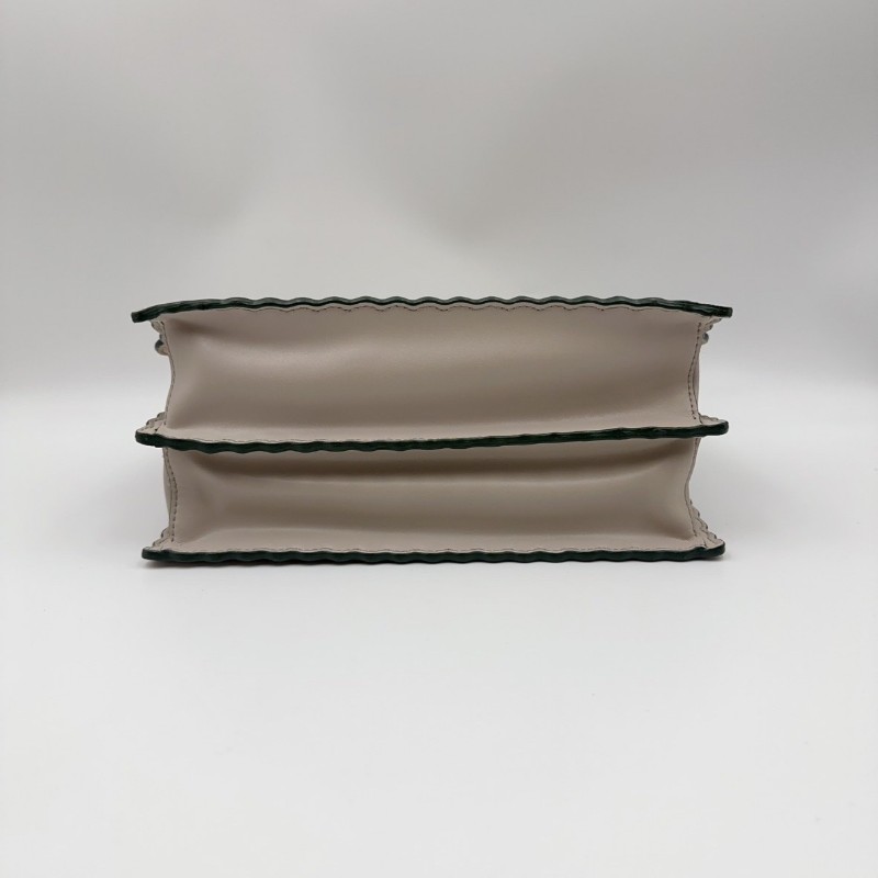 FENDI Kan I 鉚釘飾扣 燙印Logo 扇形邊 牛皮革 鏈條-4