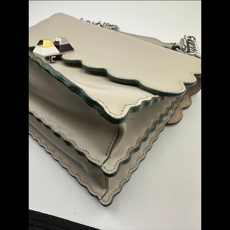 FENDI Kan I 鉚釘飾扣 燙印Logo 扇形邊 牛皮革 鏈條-11