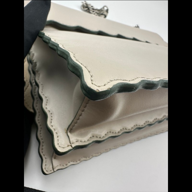 FENDI Kan I 鉚釘飾扣 燙印Logo 扇形邊 牛皮革 鏈條-12