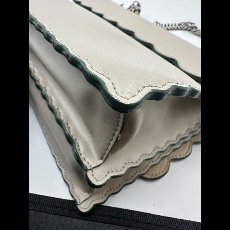 FENDI Kan I 鉚釘飾扣 燙印Logo 扇形邊 牛皮革 鏈條-13