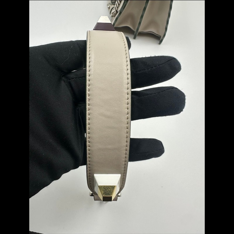 FENDI Kan I 鉚釘飾扣 燙印Logo 扇形邊 牛皮革 鏈條-15